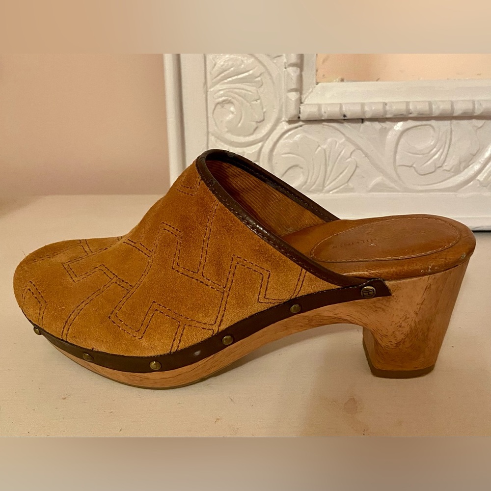 Tommy Hilfiger Classic Wood Camel Tan Suede Clogs Size 7